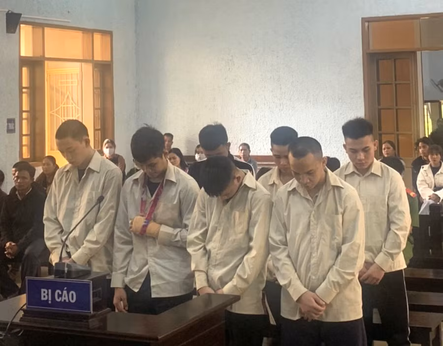 Các bị cáo tại phiên toà. Ảnh: R'Ô HOK