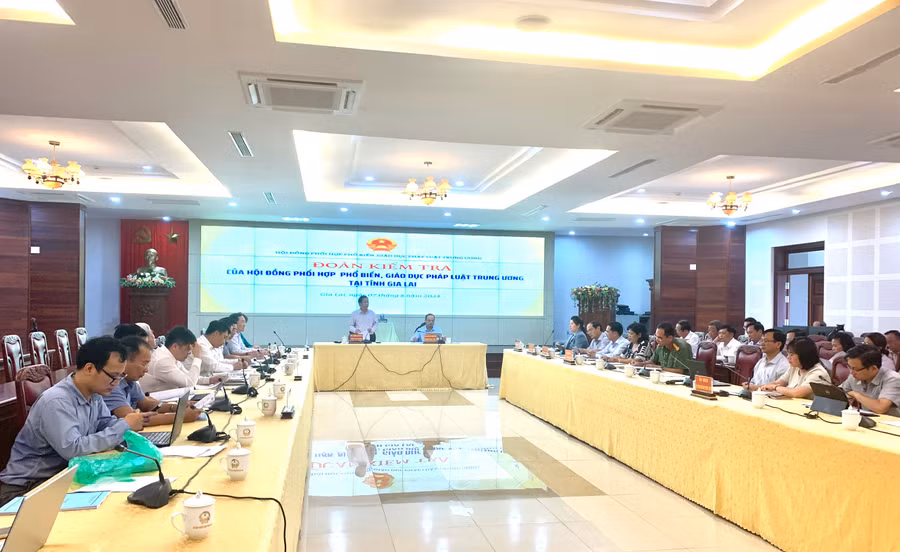 Quang cảnh buổi làm việc của Hội đồng Phối hợp phổ biến, giáo dục pháp luật Trung ương làm việc tại tỉnh Gia Lai.Ảnh: R.H Quang cảnh buổi làm việc của Hội đồng Phối hợp phổ biến, giáo dục pháp luật Trung ương làm việc tại tỉnh Gia Lai.Ảnh: R.H