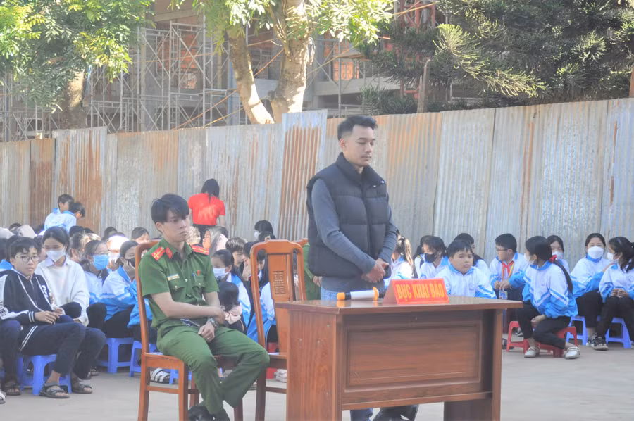 Quang cảnh phiên tòa giả định. Ảnh: R.H Quang cảnh phiên tòa giả định. Ảnh: R.H