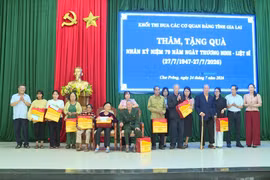 Khối thi đua các cơ quan Đảng tỉnh tổ chức gặp mặt, tri ân, tặng quà cho các gia đình chính sách tiêu biểu trên địa bàn xã Chư Prông