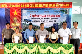 Khánh thành, bàn giao công trình giếng khoan và hệ thống lọc nước tại làng kết nghĩa Tung Ke.