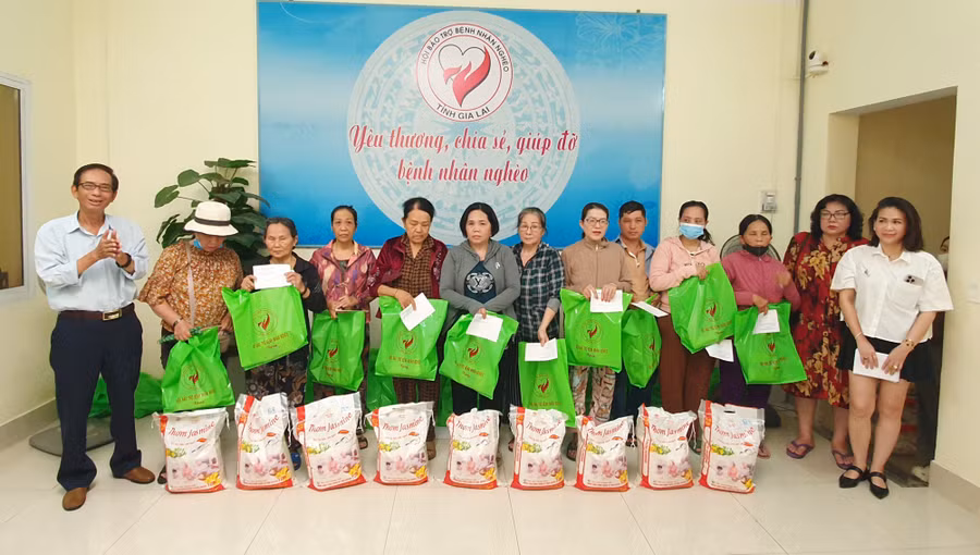 gia-lai-chia-se-yeu-thuong-voi-benh-nhan-nhi-va-ho-gia-dinh-kho-khan-2.jpg