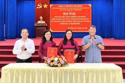 Phường Diên Hồng bàn giao chức năng, nhiệm vụ tham mưu về công tác dân vận