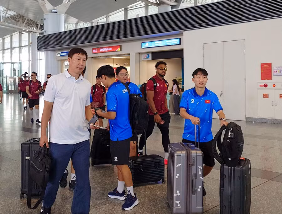Chưa kịp nghỉ ngơi sau chức vô địch ASEAN Cup 2026, đội tuyển Việt Nam lại lên đường cho giải đấu mới nhiều thách thức hơn. Ảnh: Hữu Phạm