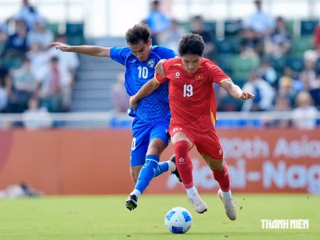 U.23 Việt Nam (áo đỏ) vào tứ kết. Ảnh: Độc Lập