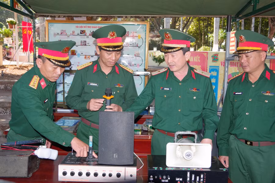 kiem-tra-trang-thiet-bi-phuc-vu-huan-luyen-chuyen-nganh.jpg