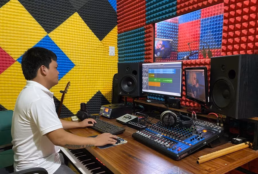 anh-duong-anh-tam-miet-mai-voi-viec-mix-master-tai-phong-thu.jpg