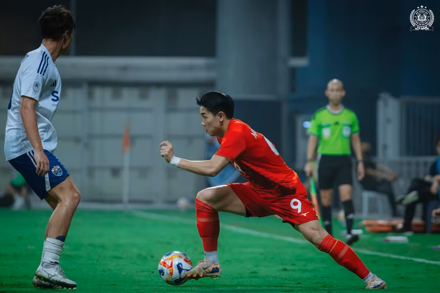 Đình Bắc trong trận đấu mới nhất. Ảnh: Fanpage CAHN.