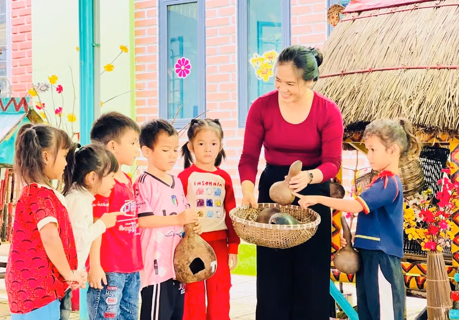 voi-ty-le-hoc-sinh-dan-toc-thieu-so-dtts-chiem-tren-96-truong-mam-non-tuoi-hoa-thuong-xuyen-lien-lac-trien-khai-den-phu-huynh-viec-cham-soc-giao-duc-tre-a-m.jpg