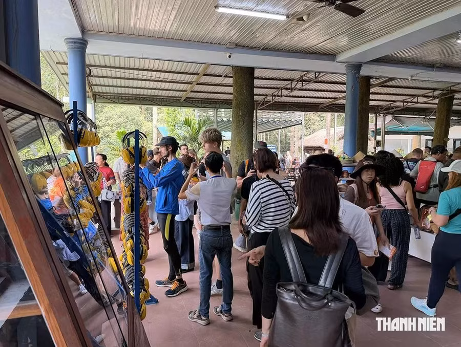 Du khách quốc tế đến Việt Nam ngày càng đông, đặt ra yêu cầu nâng cao hiệu quả khai thác nguồn khách. Ảnh: Lê Nam