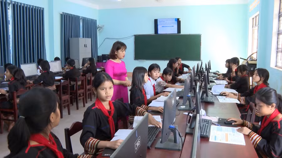 Tỉnh triển khai nhiều chính sách hỗ trợ học sinh dân tộc thiểu số. Trong ảnh: Học sinh Trường Phổ thông dân tộc nội trú THCS Chư Prông (xã Chư Prông) trong một giờ học. Ảnh: Viễn Khánh