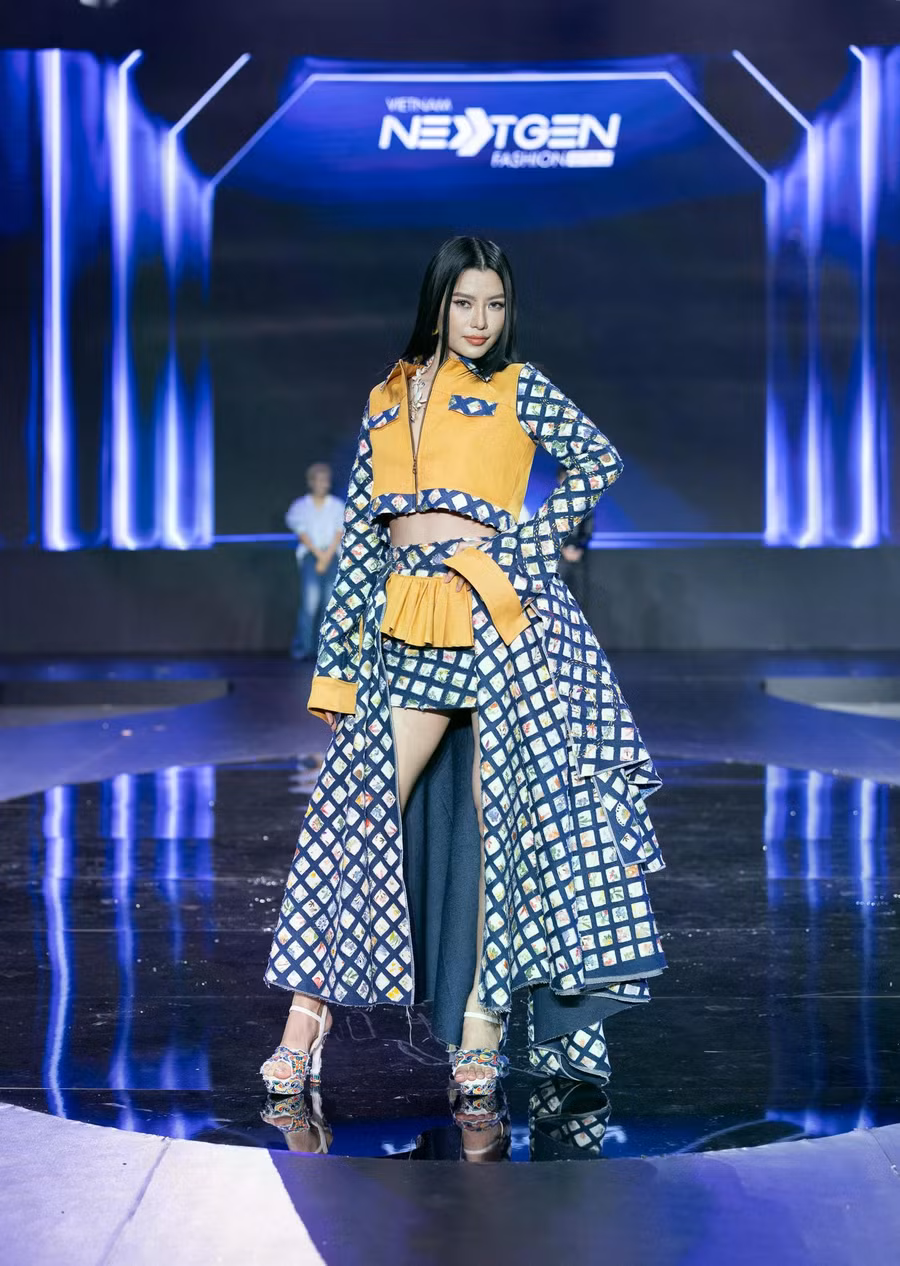 Á hậu Hoàng Nhung trong thiết kế của NTK Đinh Xuân Điệp, người được vinh danh tại The People’s Choice - Nhà thiết kế thế hệ mới được yêu thích nhất. Ảnh: BTC