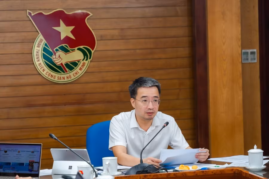 Anh Nguyễn Tường Lâm - Bí thư Trung ương Đoàn, Chủ tịch Hội đồng Giải thưởng, chủ trì phiên họp thứ nhất Giải thưởng KHCN Quả Cầu Vàng năm 2026. Ảnh: Trung tâm Phát triển Khoa học, Công nghệ và Tài năng trẻ