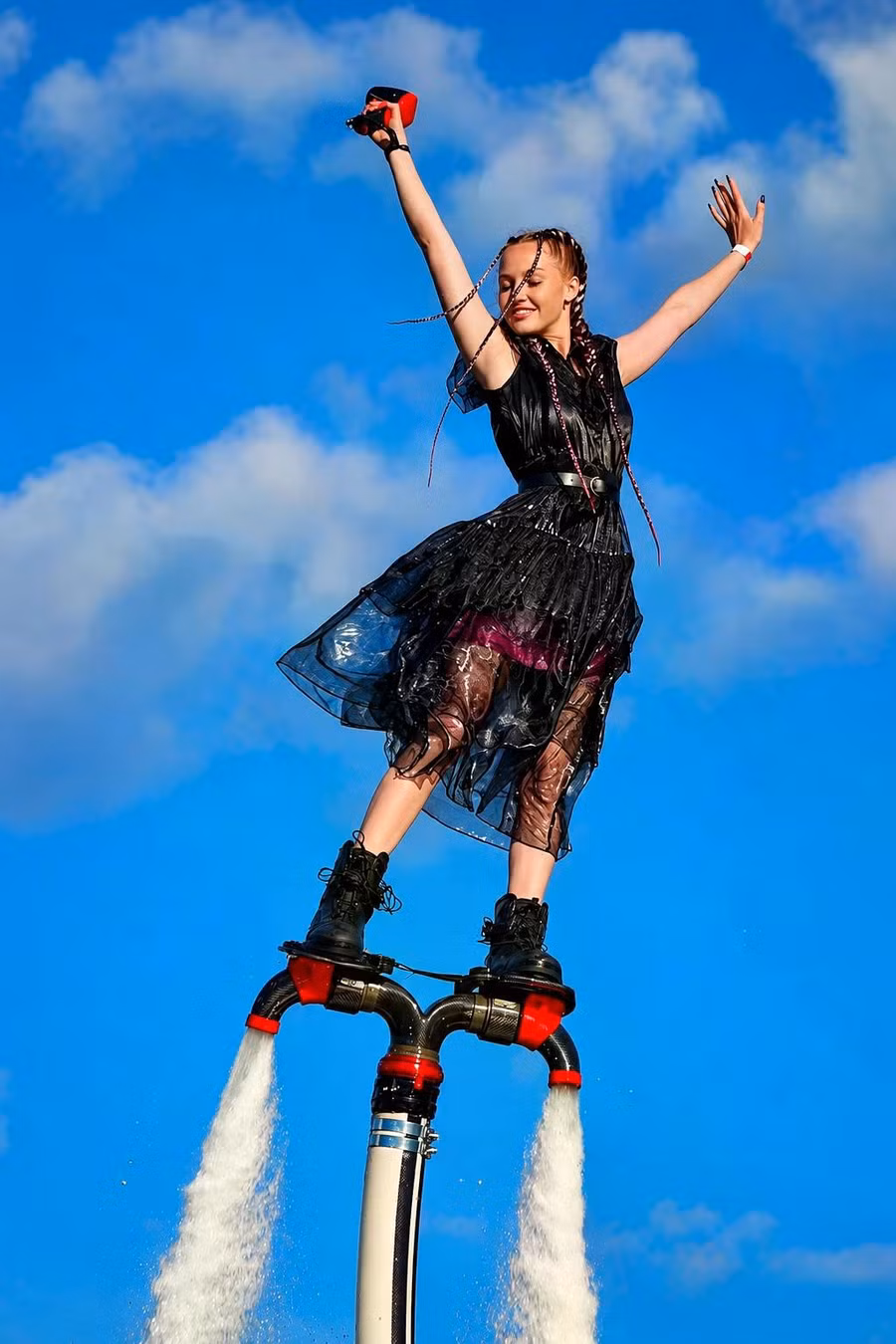 Ekaterina Poliakina, quán quân Flyboard Hàn Quốc 2025 và ba lần vô địch Cúp quốc gia Nga sẽ gia nhập đội hình Symphony of the Sea mùa 3 tại Phú Quốc