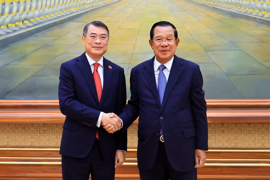 Thủ tướng Lê Minh Hưng hội kiến Chủ tịch Thượng viện Campuchia Hun Sen. Ảnh: VGP