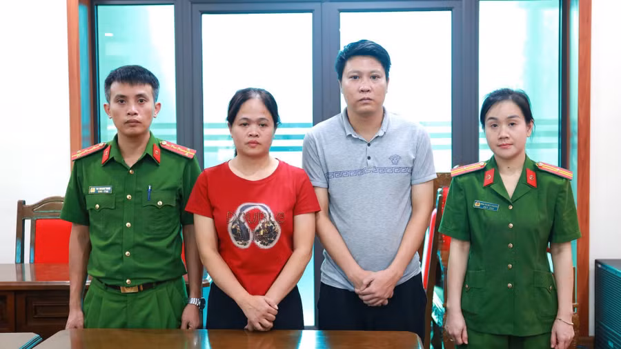 Lê Thanh Hiển và Đỗ Kim Chung tại cơ quan công an. Ảnh: CACC.
