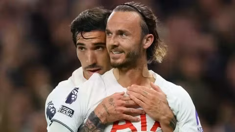James Maddison ghi bàn trở lại, giúp Tottenham thoát khỏi vị trí cuối bảng.