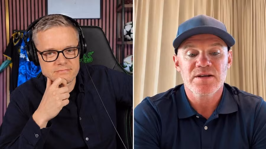 Wayne Rooney (phải) bình luận trên podcast The United Stand.