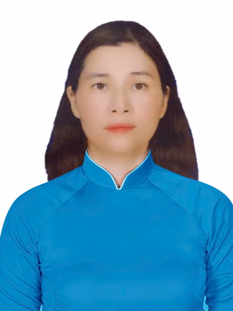 co-pham-thi-hong-ngoc-hieu-truong-nha-truong-anh-nvcc.jpg