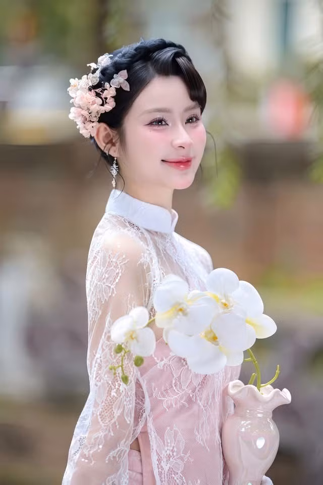 Nữ diễn viên chuộng phong cách nữ tính, thanh lịch. Ảnh: NVCC