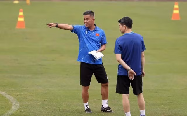 Áp lực, cũng là động lực cho ông Đinh Hồng Vinh. Ảnh: VFF