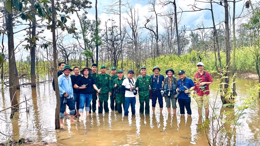 van-nghe-si-lam-giau-tu-nhung-chuyen-di.jpg