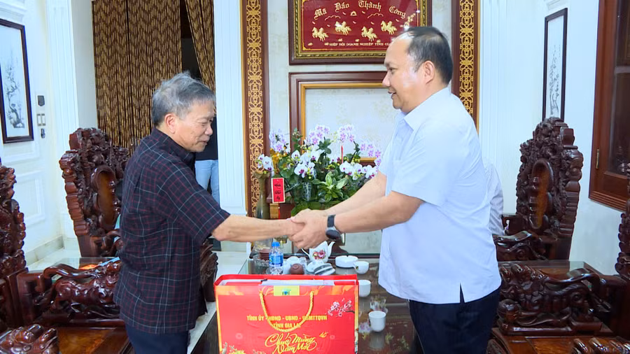 anh-1-pho-bi-thu-thuong-truc-tinh-uy-chu-tich-hdnd-tinh-rah-lan-chung-tham-chuc-tet-dong-chi-pham-dinh-thu-nguyen-pho-bi-thu-thuong-truc-tinh-uy-chu-tich-hdnd-tinh-gia-lai.jpg