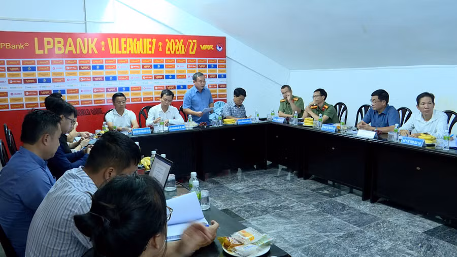 anh-2-quang-canh-cuoc-hop.jpg