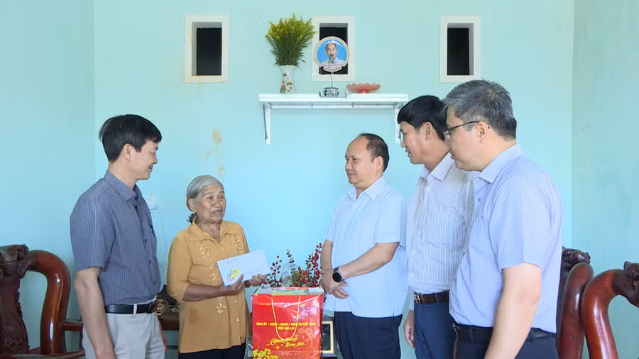 tham-chuc-tet-ahllvtnd-kpa-o.jpg