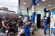 Giá xăng, dầu cùng giảm nhẹ từ chiều 27-8