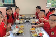 Dự thảo mới về bữa ăn học đường: Phụ huynh giám sát nhưng không gây cản trở