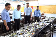 Lãnh đạo phường Hoài Nhơn Đông kiểm tra công tác tổ chức bữa ăn bán trú tại các trường học
