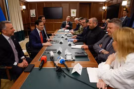 Nhóm đàm phán Ukraine đến Mỹ bàn về thỏa thuận hòa bình. Ảnh: Reuters