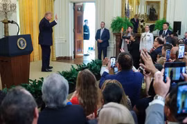 Tổng thống Trump phát thông điệp mới về Iran, tiết lộ dòng dầu lịch sử qua eo biển Hormuz