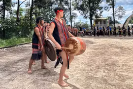 Người trẻ Ia Krái giữ nhịp chiêng truyền thống