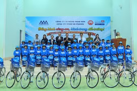 Trao quà cho học sinh khó khăn tại xã Gào và Ia O.