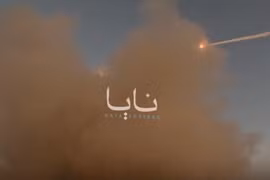 Iran tấn công các căn cứ quân sự Mỹ trong đòn đáp trả. Ảnh chụp màn hình: RT