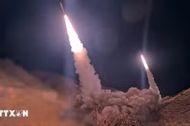  Iran tấn công các mục tiêu của Mỹ tại Oman và Syria