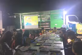 Đưa sách về làng Xe thư viện lưu động phục vụ hơn 500 lượt độc giả ở xã Kbang