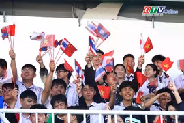 Dàn cổ động viên cuồng nhiệt của Festival Bóng đá Quốc tế U14 Gia Lai 2026