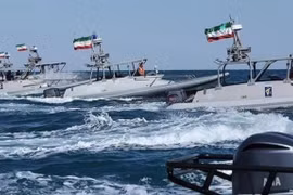 Iran "khóa mục tiêu" của Mỹ, sẵn sàng chờ lệnh khai hỏa