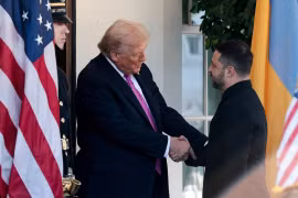 Tổng thống Trump ra hạn chót để Ukraine chấp thuận kế hoạch hòa bình. Ảnh: Reuters