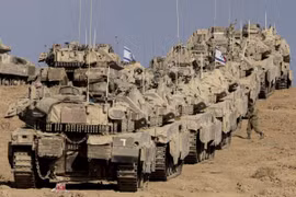 Xe tăng của Lực lượng phòng vệ Israel đang tiến vào Thành phố Gaza. Ảnh: Getty Images