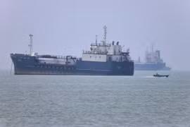 Iran chặn 6 tàu tại eo biển Hormuz