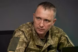 Tổng thống Ukraine miễn nhiệm tổng tư lệnh vũ trang, mời cựu bộ trưởng quốc phòng trở lại