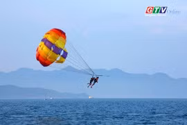 Trải nghiệm dù lượn - chiêm ngưỡng Kỳ Co từ trên cao