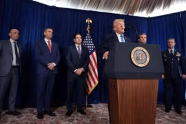 Tổng thống Mỹ Donald Trump tổ chức cuộc họp báo về chiến dịch quân sự của Mỹ tại Venezuela. Ảnh: Reuters