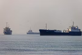 EU lần đầu trừng phạt Iran liên quan eo biển Hormuz