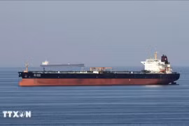Tàu thuyền trở lại eo biển Hormuz sau thỏa thuận ngừng bắn Mỹ–Iran
