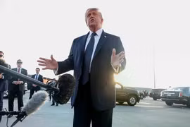 Tổng thống Trump dọa giáng đòn mạnh vào Tehran một lần nữa
